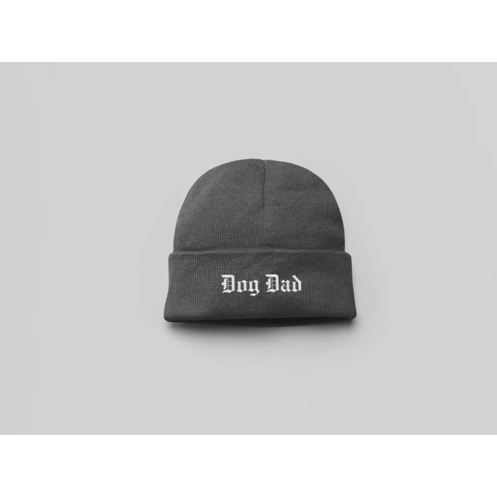 Bonnet en tricot gris avec âDog Dadâ brodé sur le revers.