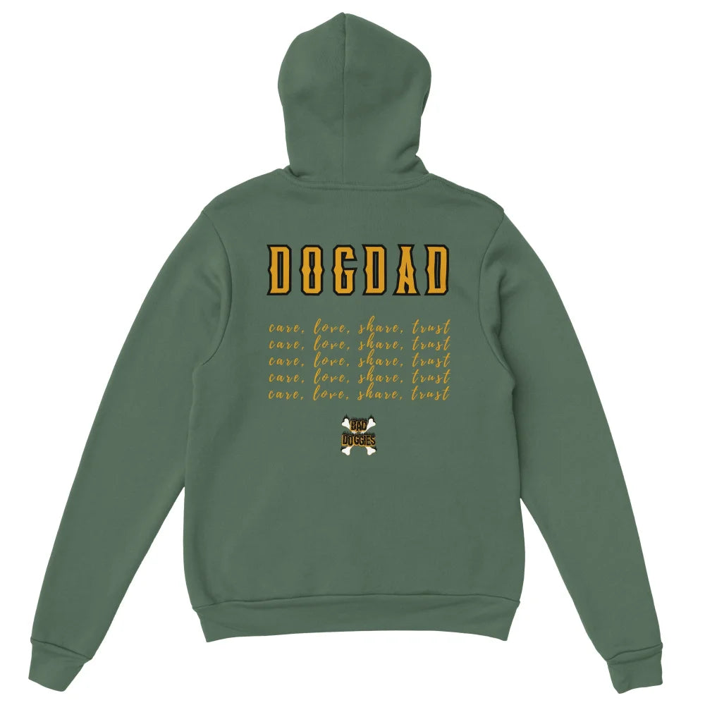 Sweat Ă capuche vert avec texte âDOGDADâ et un petit chien sur le dos.
