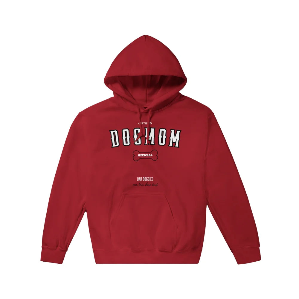 Sweat Ă capuche rouge avec texte âDOGMOMâ imprimĂ© sur le devant.