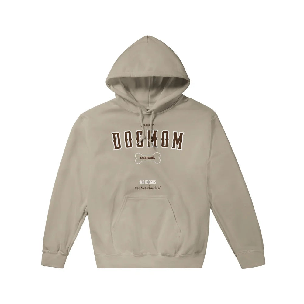 Sweat Ă capuche beige avec texte âDOGMOMâ imprimĂ© sur le devant.