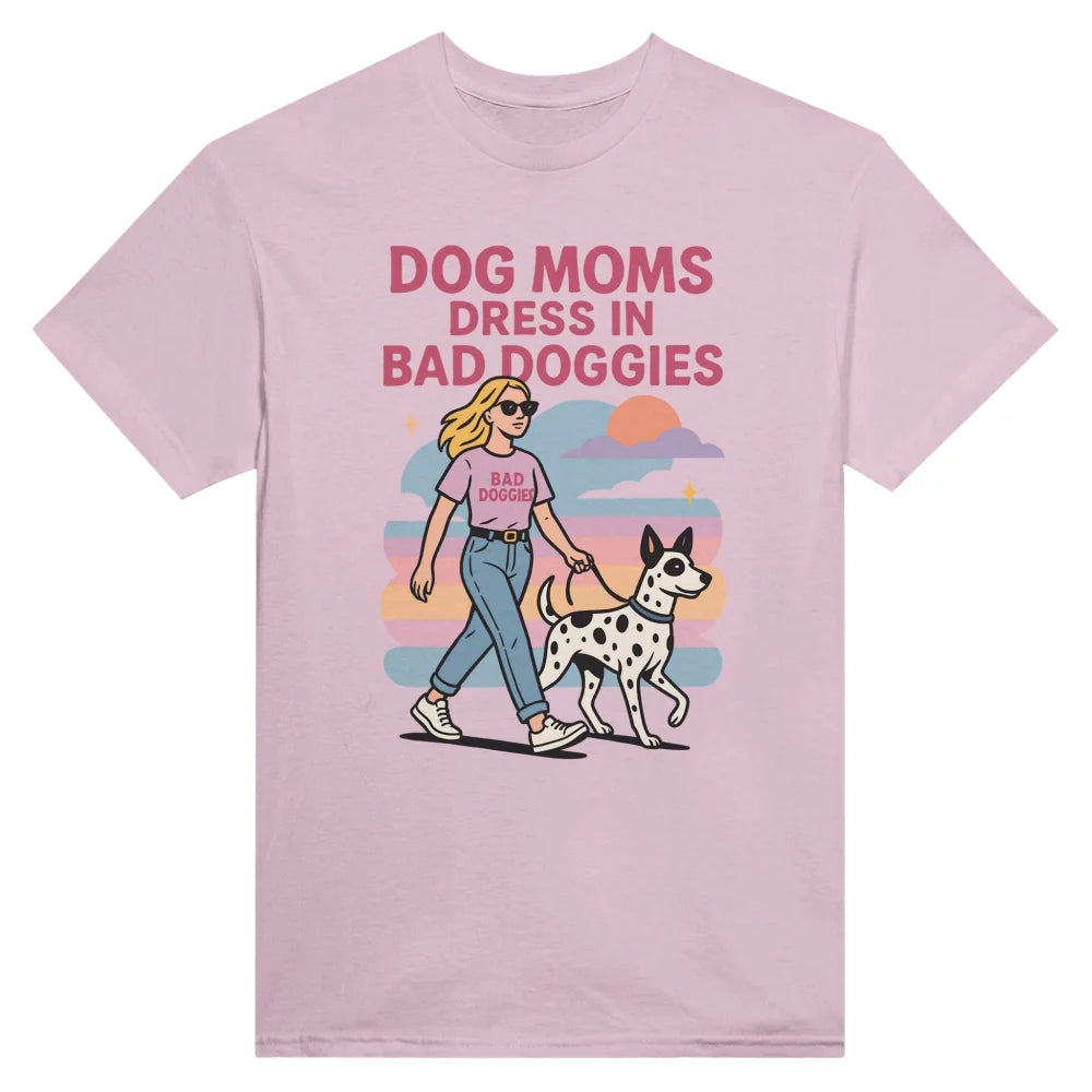 T-shirt 💁♀️ Dog Moms Dress in Bad Doggies 🐕 - Rose Poudré