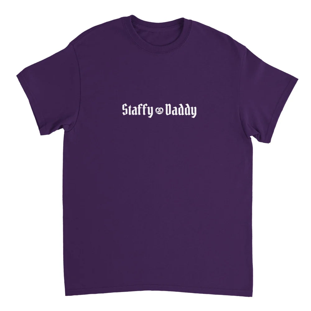 T-shirt violet avec texte blanc โStaffy Daddyโ.