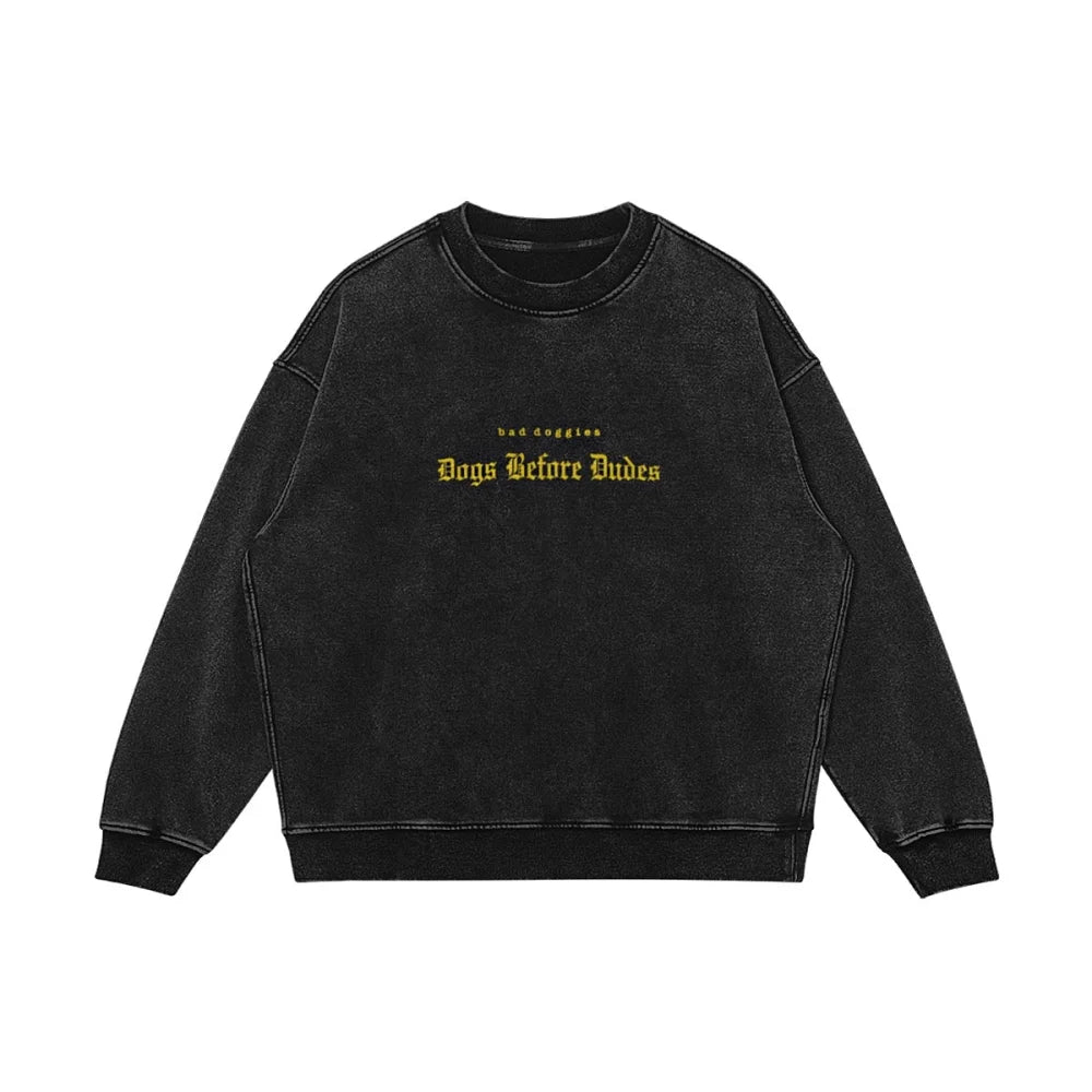 Crewneck Ultra Oversized BRODÉ - Dogs Before Dudes. ✌️ - S