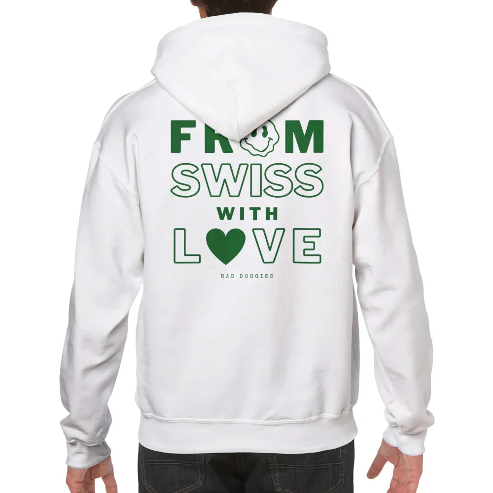 Sweat à capuche blanc avec texte vert ’FROM SWISS WITH LOVE’ dans le dos.