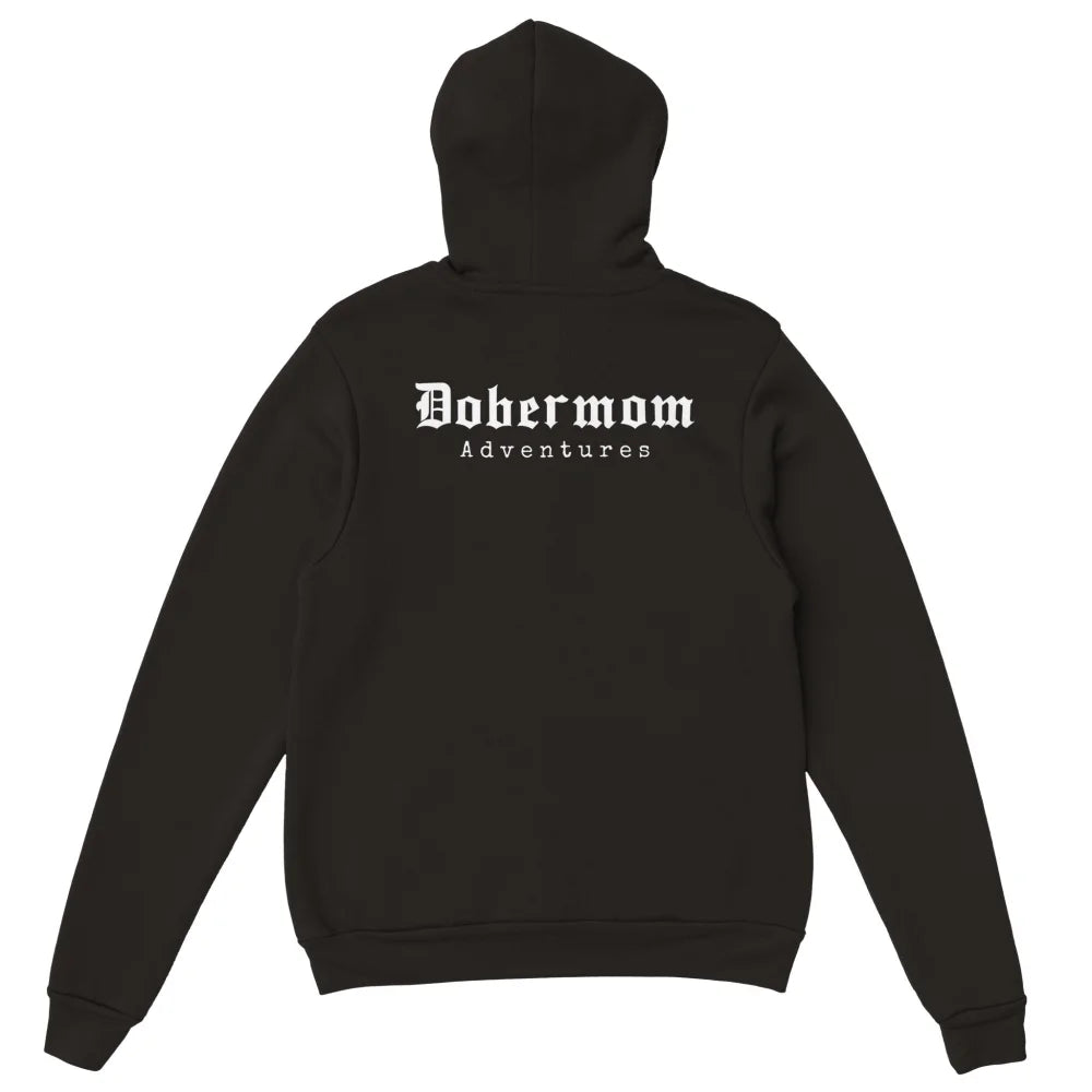 Sweat à capuche noir avec texte ’Dobermom’ imprimé dans le dos.