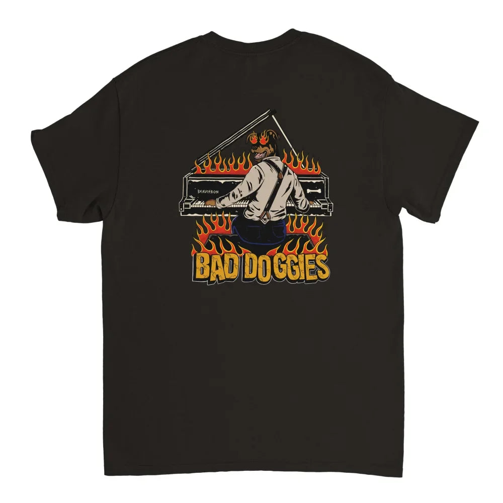 T-shirt noir représentant un personnage de dessin animé avec des flammes et le texte ’BAD DOGGIES’.