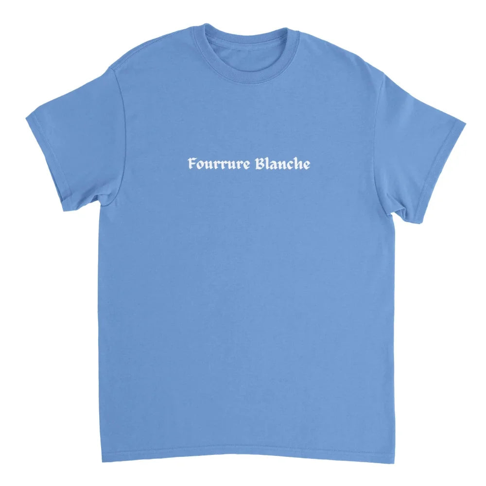 T-shirt bleu clair avec texte blanc ’Fourrure Blanche’ sur le devant.