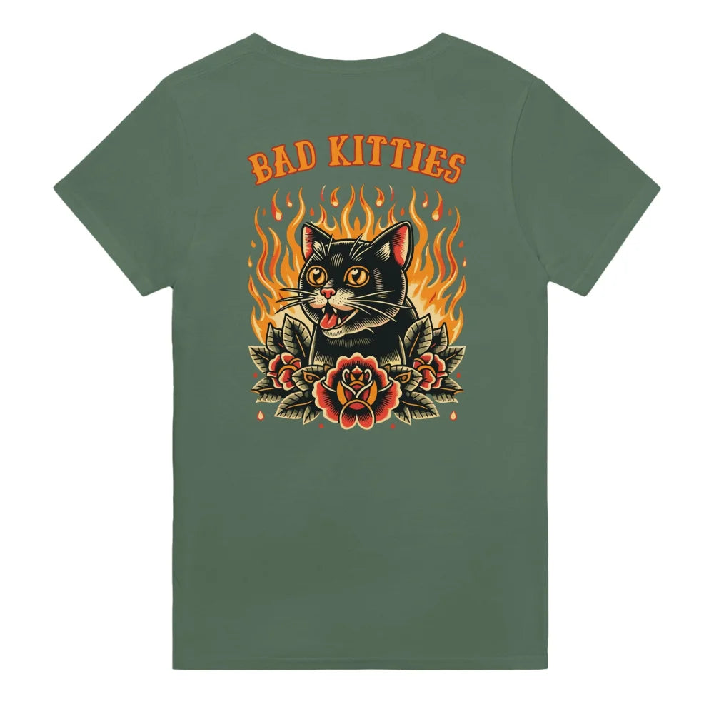 T-shirt vert avec un graphisme coloré ’Bad Kitties’ représentant un chat noir entouré de flammes et de roses.