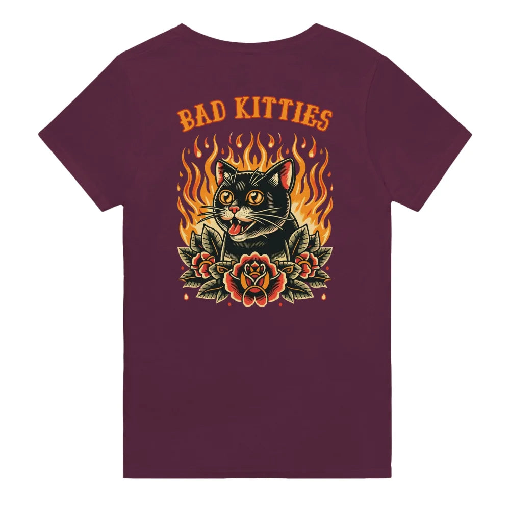 T-shirt marron représentant un chat noir entouré de flammes et de fleurs avec le texte ’BAD KITTIES’ au-dessus.