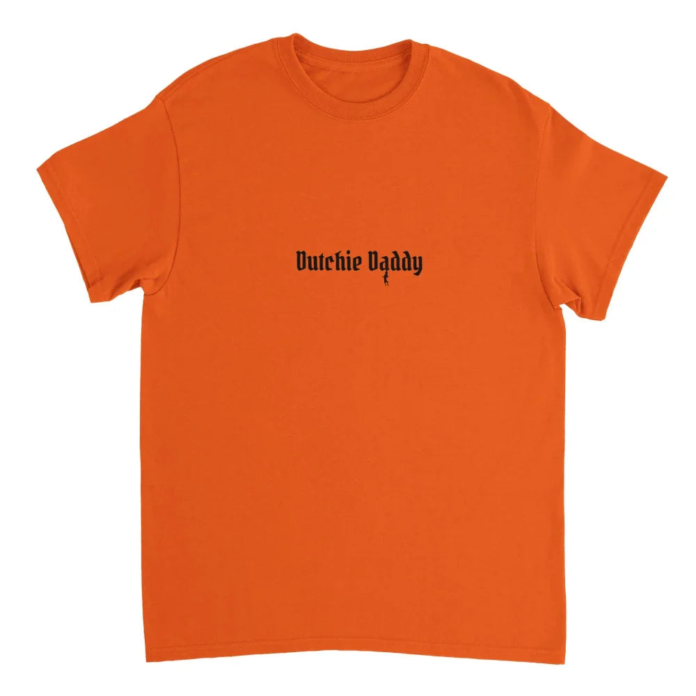 T-shirt orange avec texte noir ’Dutchie Daddy’ sur le devant.