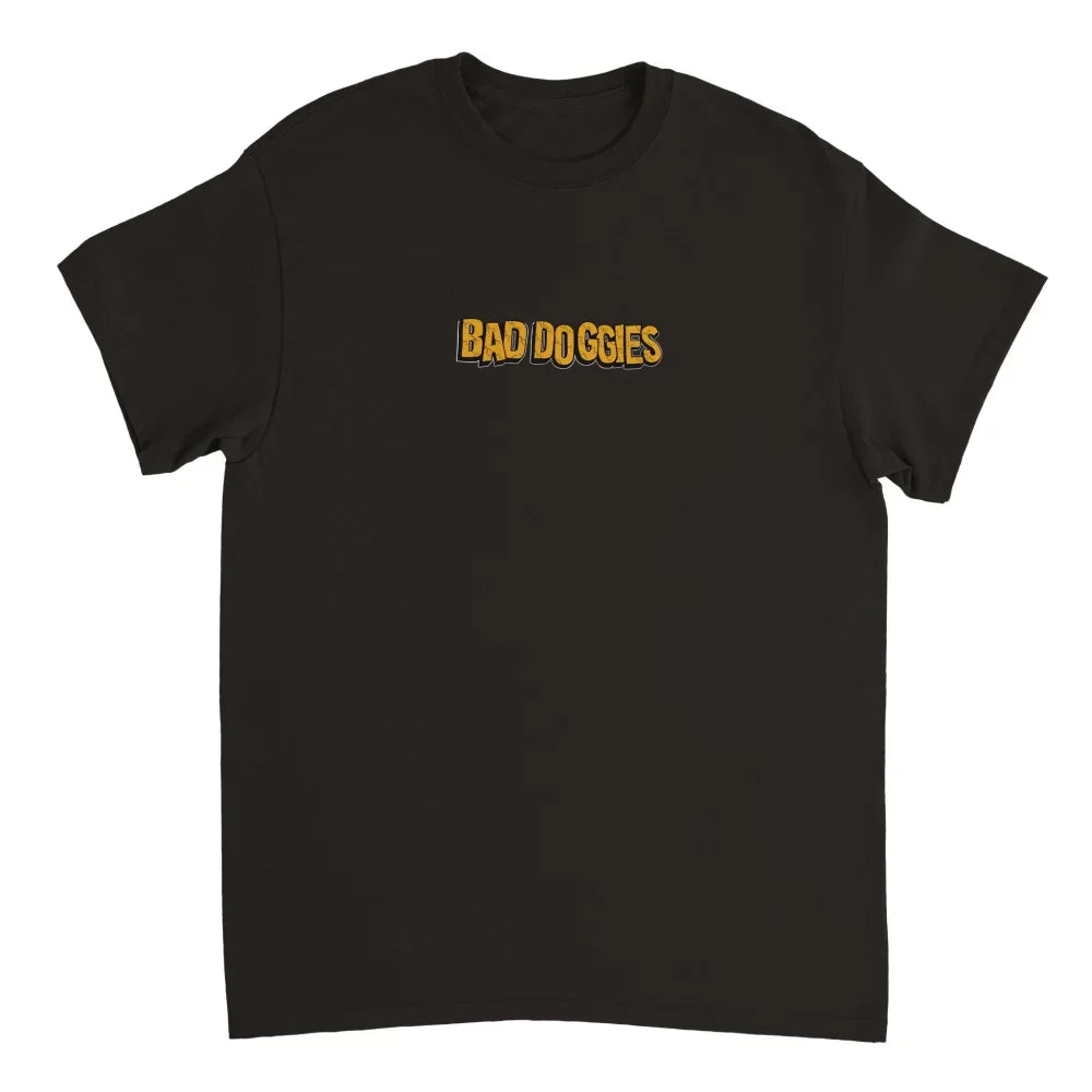 T-shirt noir avec ’BAD DOGGIES’ imprimé en jaune sur la poitrine.