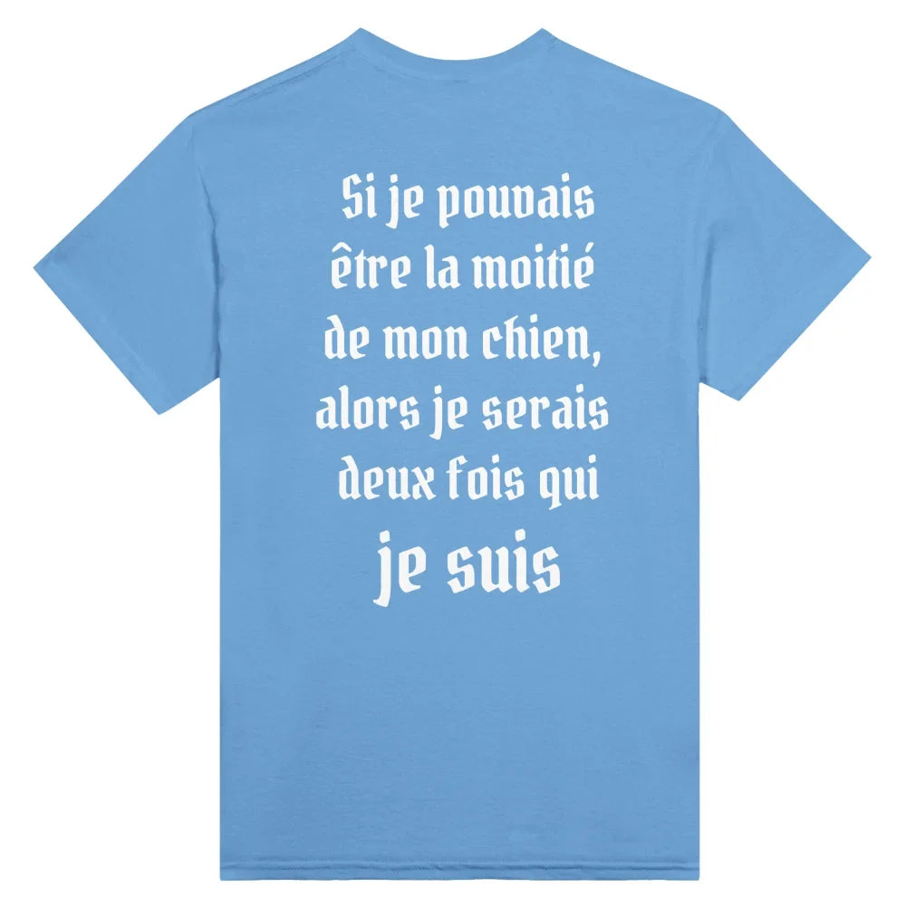 T-shirt bleu clair avec texte français blanc imprimé au dos.